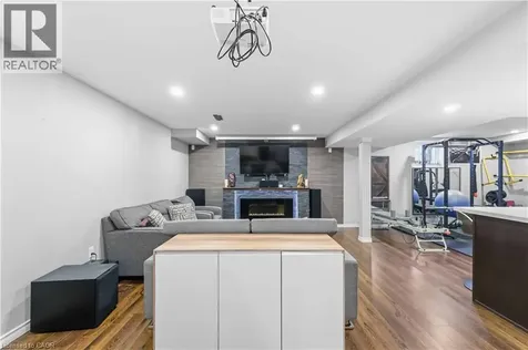 212 Chartwell Circle Hamilton ON L9A 0B6