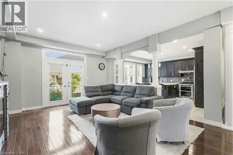 212 Chartwell Circle Hamilton ON L9A 0B6
