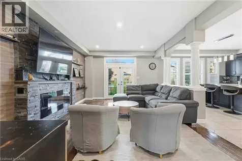 212 Chartwell Circle Hamilton ON L9A 0B6