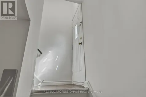 1 Sealcove Drive Toronto (etobicoke West Mall) ON M9C 2C3