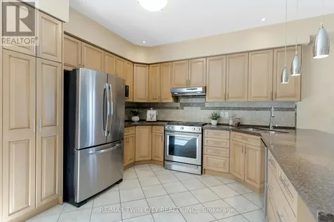 227 Chestnut Hill Crescent Kitchener ON N2P 2X3