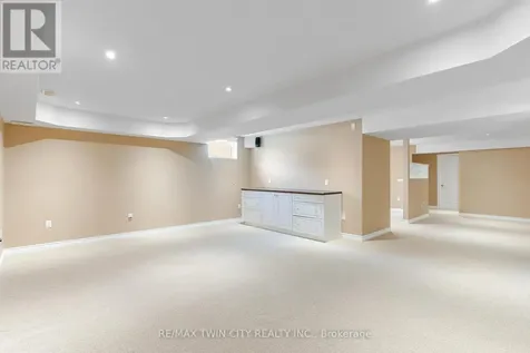 227 Chestnut Hill Crescent Kitchener ON N2P 2X3