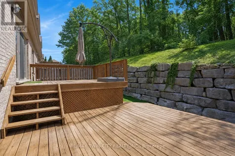 227 Chestnut Hill Crescent Kitchener ON N2P 2X3