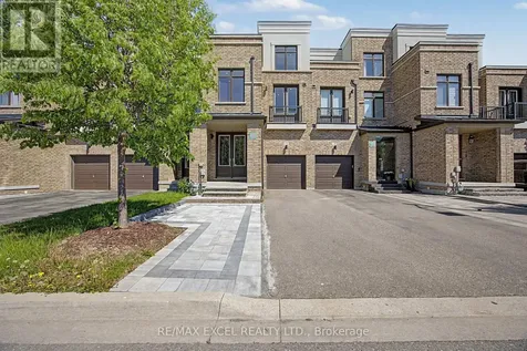 132 Elyse Court Aurora ON L4G 2C9