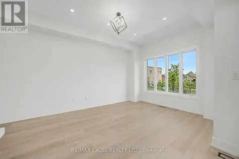 132 Elyse Court Aurora ON L4G 2C9