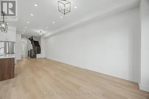 132 Elyse Court Aurora ON L4G 2C9