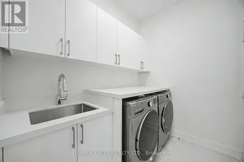 132 Elyse Court Aurora ON L4G 2C9