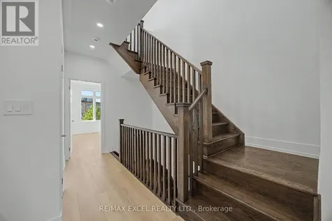 132 Elyse Court Aurora ON L4G 2C9
