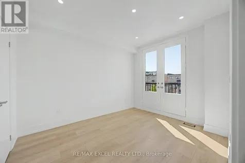 132 Elyse Court Aurora ON L4G 2C9