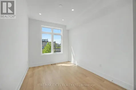 132 Elyse Court Aurora ON L4G 2C9