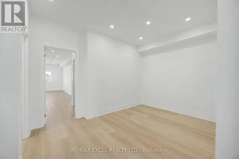 132 Elyse Court Aurora ON L4G 2C9