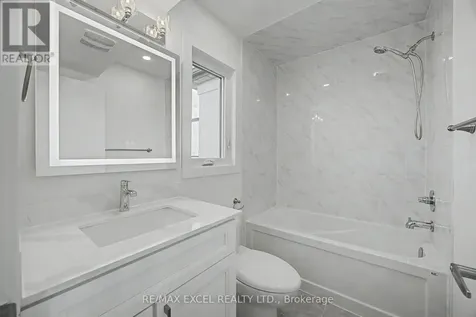 132 Elyse Court Aurora ON L4G 2C9