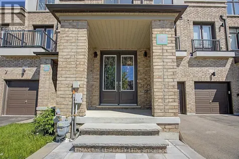 132 Elyse Court Aurora ON L4G 2C9