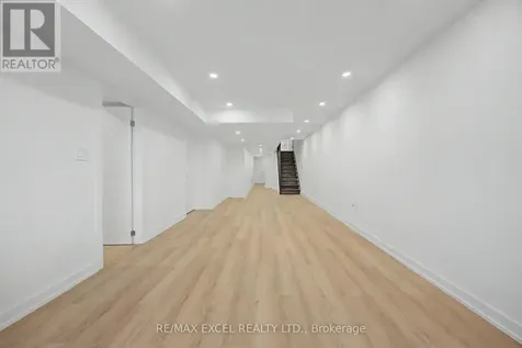 132 Elyse Court Aurora ON L4G 2C9