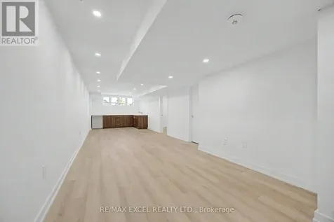 132 Elyse Court Aurora ON L4G 2C9