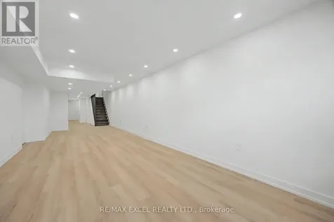 132 Elyse Court Aurora ON L4G 2C9