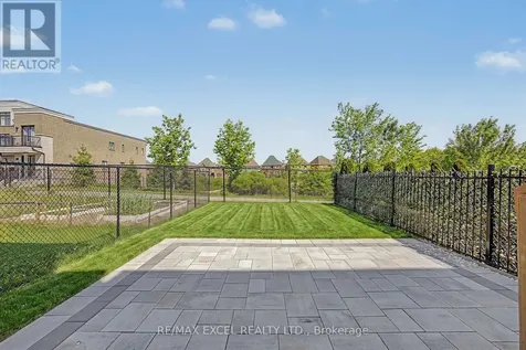 132 Elyse Court Aurora ON L4G 2C9