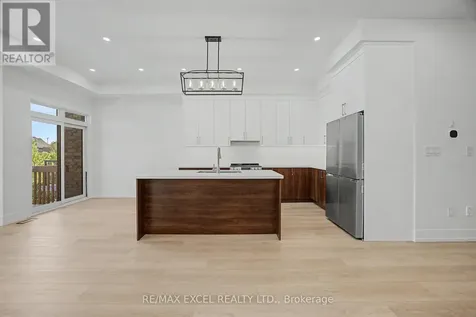 132 Elyse Court Aurora ON L4G 2C9
