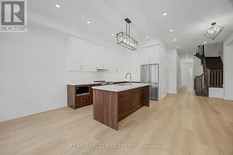132 Elyse Court Aurora ON L4G 2C9