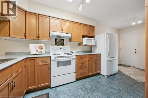 658 Ellesmere Court Waterloo ON N2V 2H4