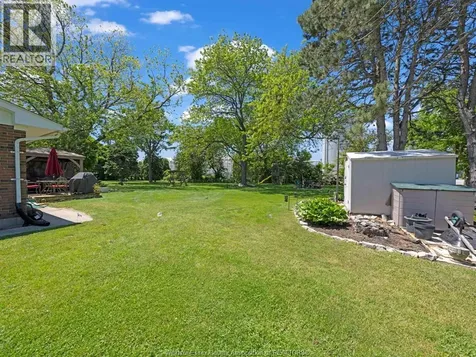 1517 Redwood Road Kingsville ON N9Y 2V4