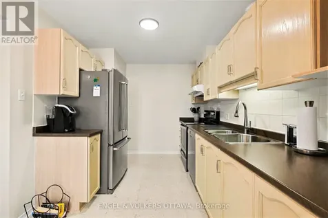 19 Riverbank Court Ottawa ON K2S 1V7