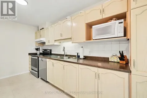 19 Riverbank Court Ottawa ON K2S 1V7