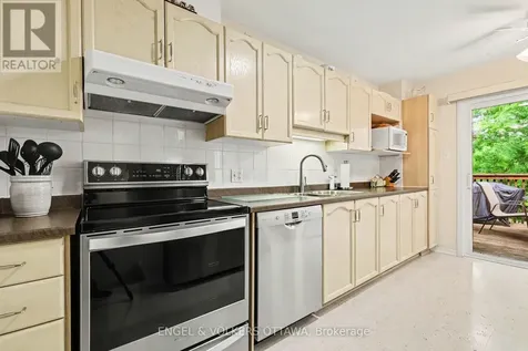 19 Riverbank Court Ottawa ON K2S 1V7