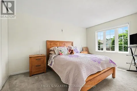 19 Riverbank Court Ottawa ON K2S 1V7