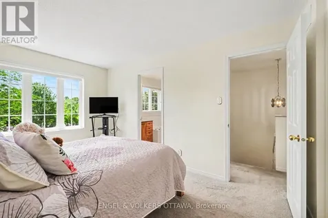 19 Riverbank Court Ottawa ON K2S 1V7