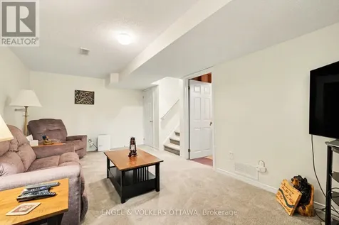 19 Riverbank Court Ottawa ON K2S 1V7