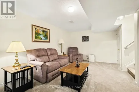19 Riverbank Court Ottawa ON K2S 1V7