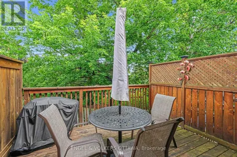 19 Riverbank Court Ottawa ON K2S 1V7