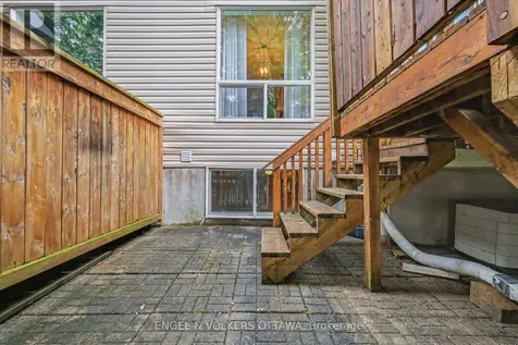19 Riverbank Court Ottawa ON K2S 1V7