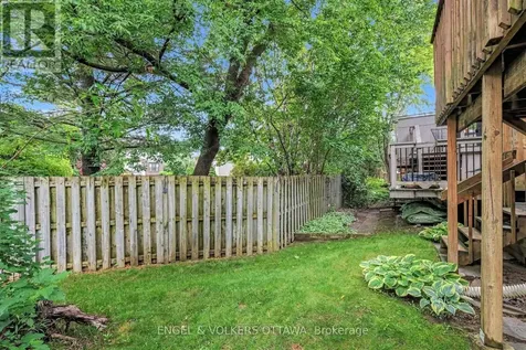 19 Riverbank Court Ottawa ON K2S 1V7