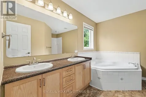 11 Glenrose Court Ottawa ON K2J 4T4
