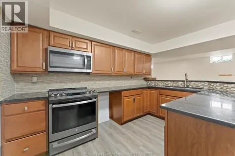 5740 Wayne Street Lasalle ON N9H 2M5