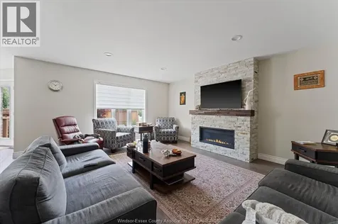 5740 Wayne Street Lasalle ON N9H 2M5