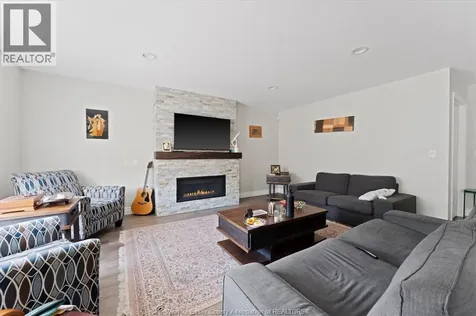 5740 Wayne Street Lasalle ON N9H 2M5