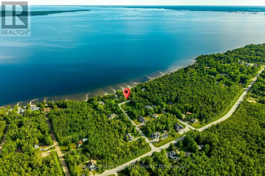 36 Seguin Crescent Tiny ON L9M 0C9