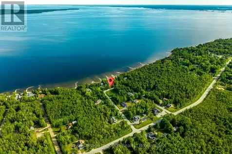 36 Seguin Crescent Tiny ON L9M 0C9