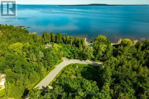 36 Seguin Crescent Tiny ON L9M 0C9