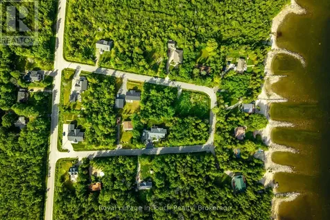 36 Seguin Crescent Tiny ON L9M 0C9