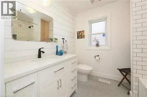 784 Elizabeth Street Kitchener ON N2H 6H5