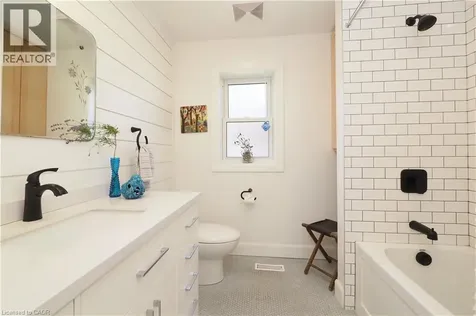 784 Elizabeth Street Kitchener ON N2H 6H5