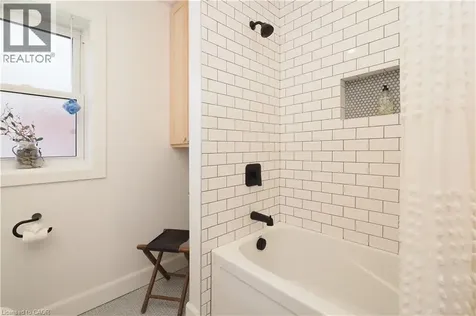 784 Elizabeth Street Kitchener ON N2H 6H5
