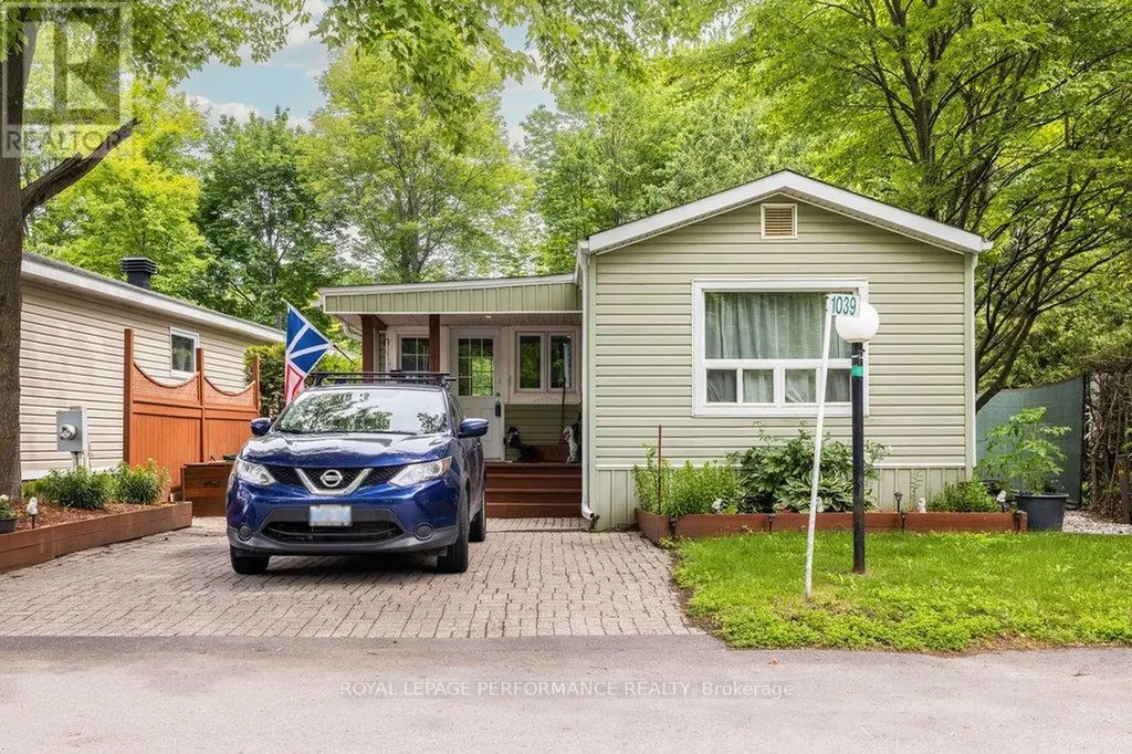 1039 Vista Barrett Private Ottawa ON K4P 1C8