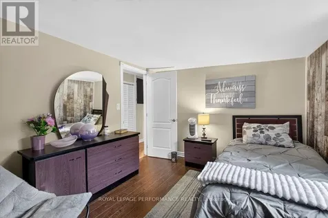 1039 Vista Barrett Private Ottawa ON K4P 1C8