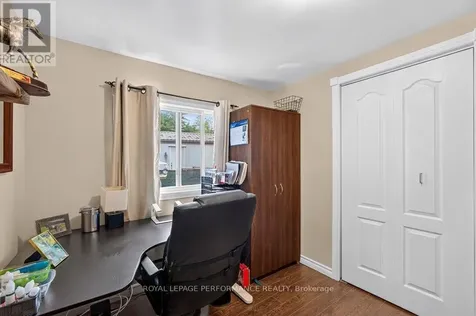 1039 Vista Barrett Private Ottawa ON K4P 1C8