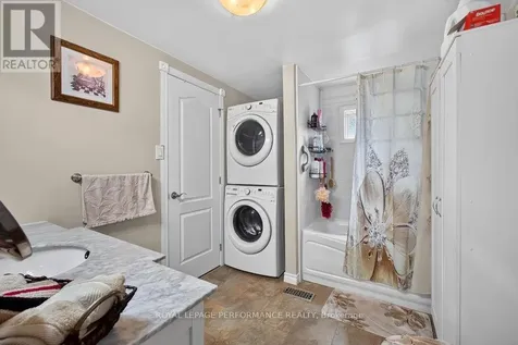 1039 Vista Barrett Private Ottawa ON K4P 1C8